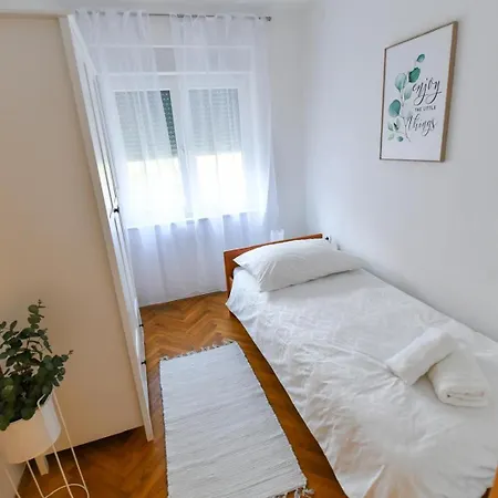 Lovre Lägenhet Sinj